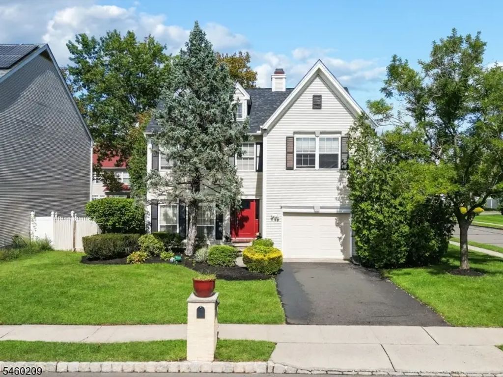 40 Champlain Way, Franklin Twp.