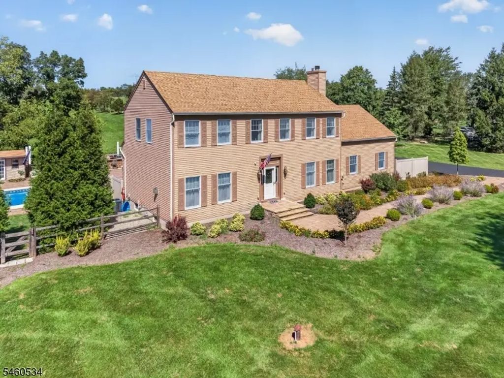 6 Pinewood Rd, Holland Twp.