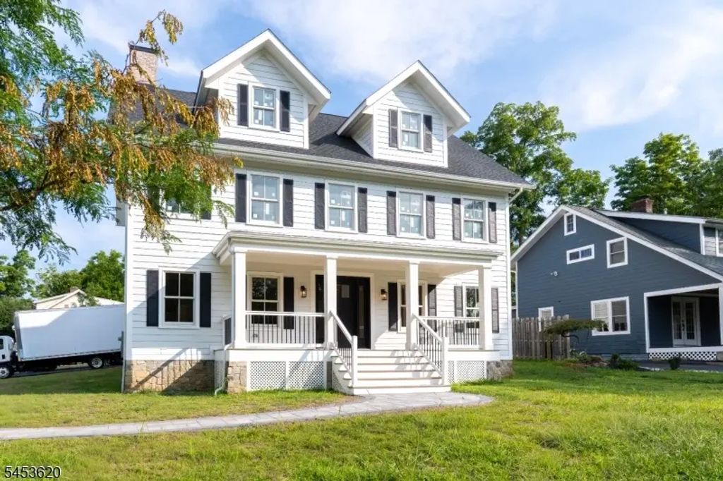 30 E Main St, Mendham Boro