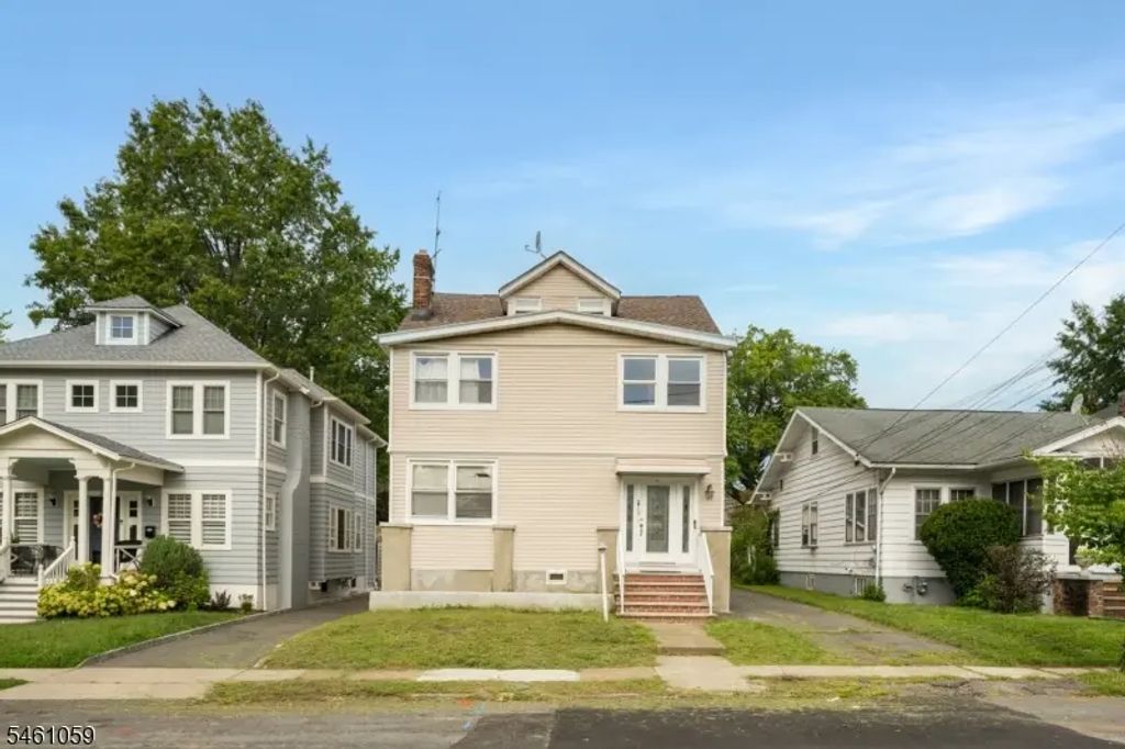 19 Meadowbrook Pl, Maplewood Twp.