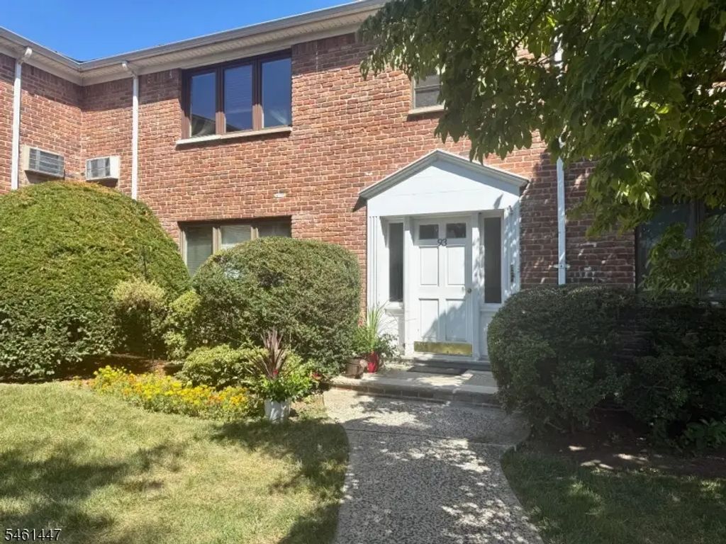 93a Troy Dr, Springfield Twp.