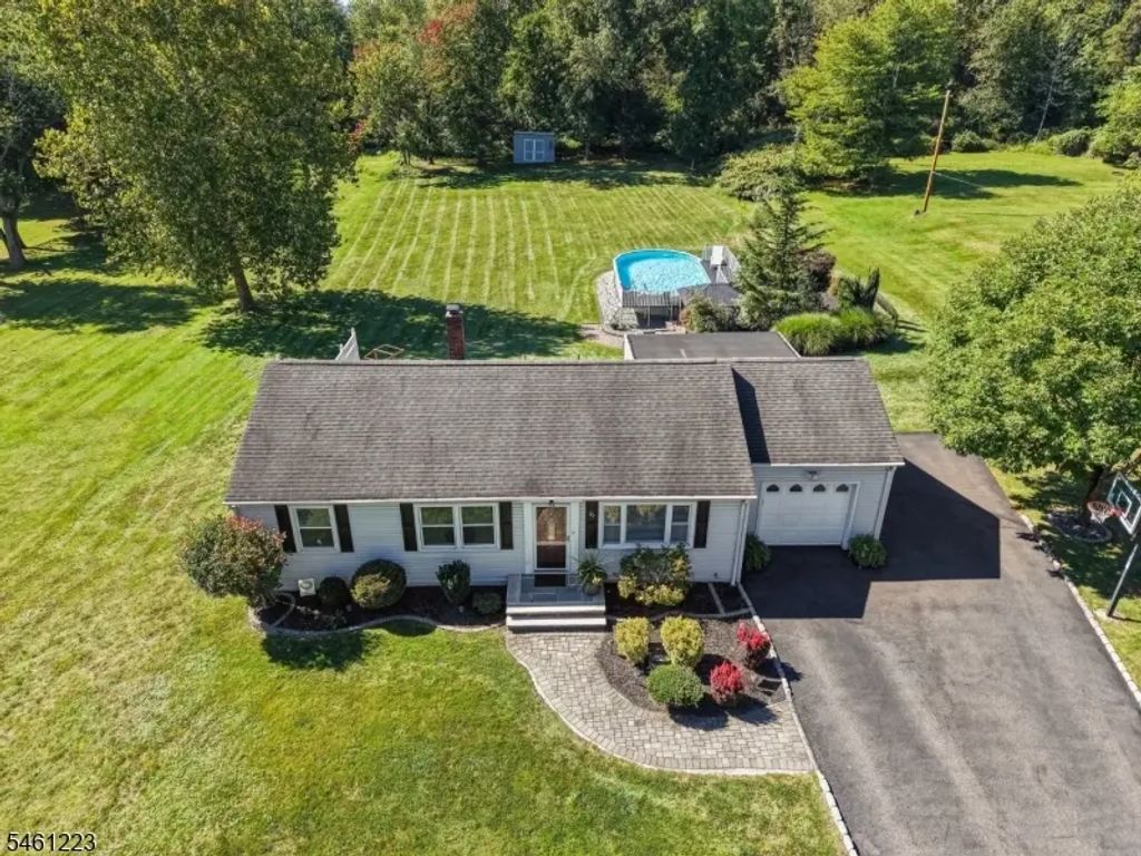 23 Huyler Rd, Branchburg Twp.