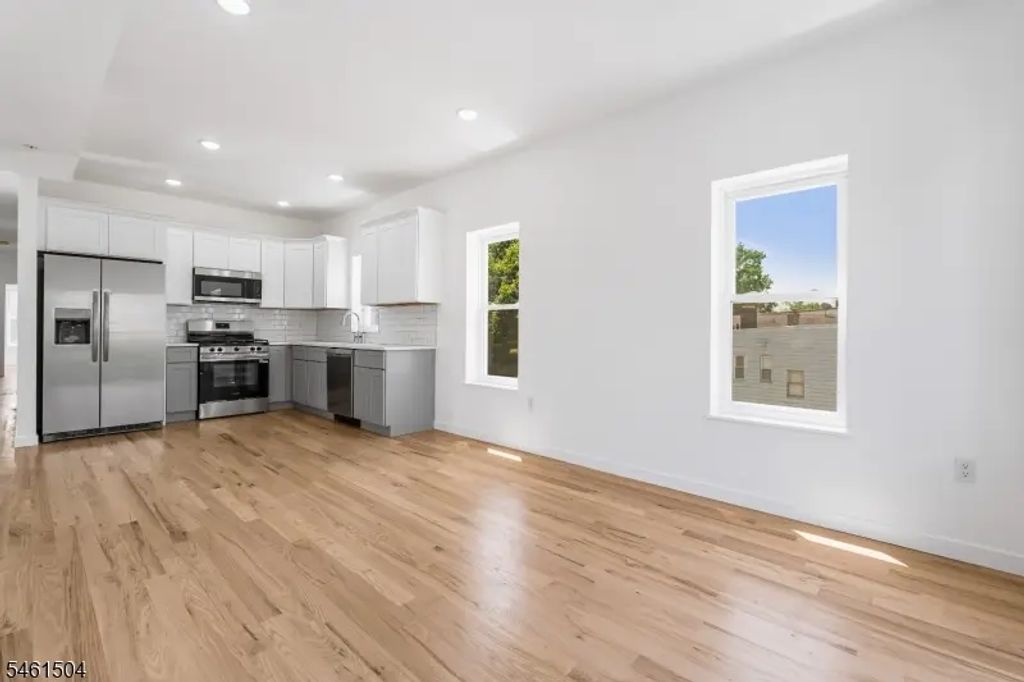 713 South 11th St, Newark City