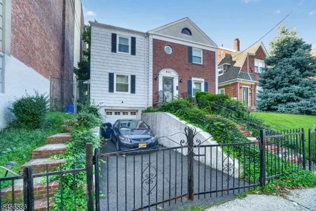 821 S 10th St, Newark City