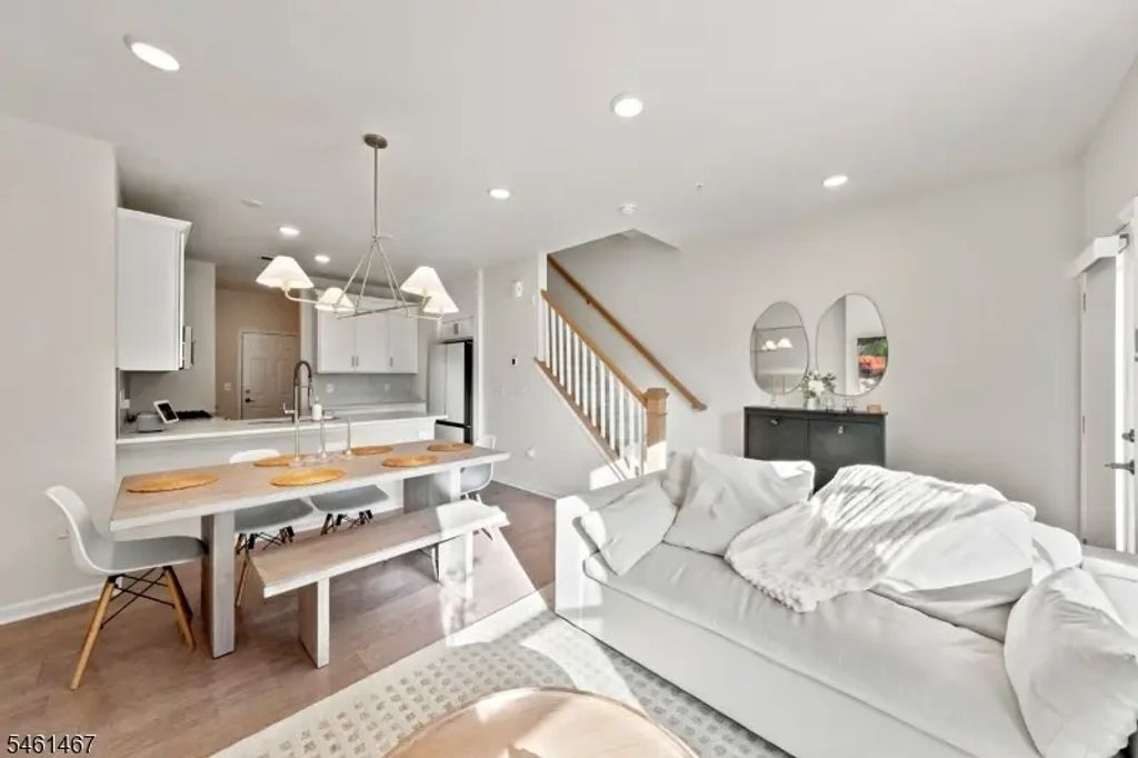 7 Jessica Ln, Union Twp.