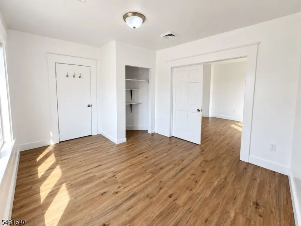 12 Maple Ave, Linden City