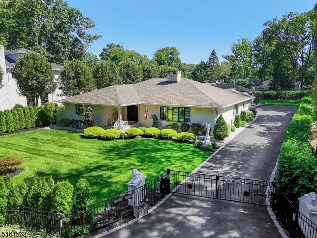 650 Riverside Dr, Cranford Twp.