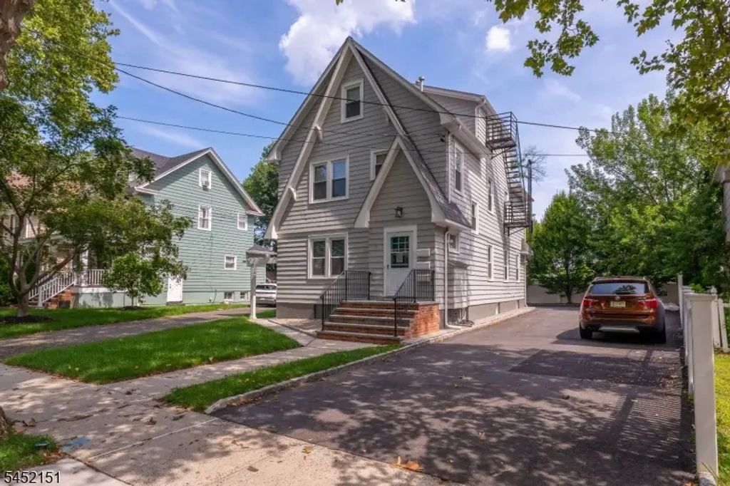 11 Evergreen Ave, Bloomfield Twp.