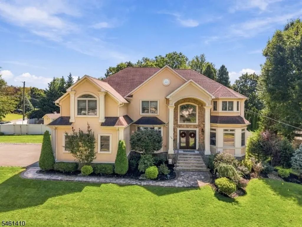 429 Oak Ridge Road, Clark Twp.