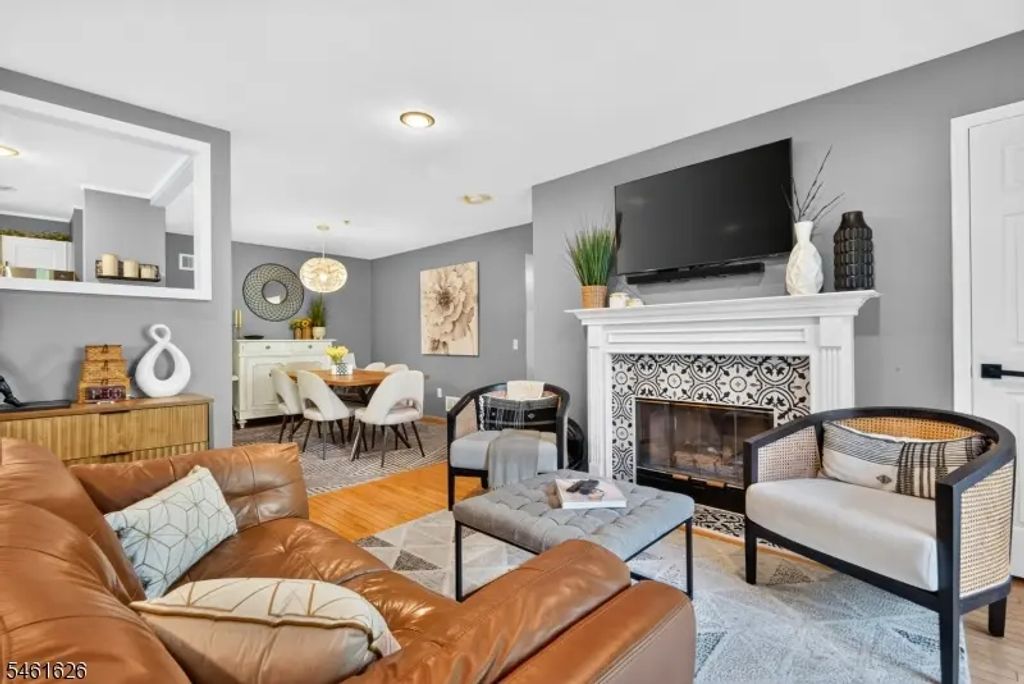 77 Larkin Cir, West Orange Twp.