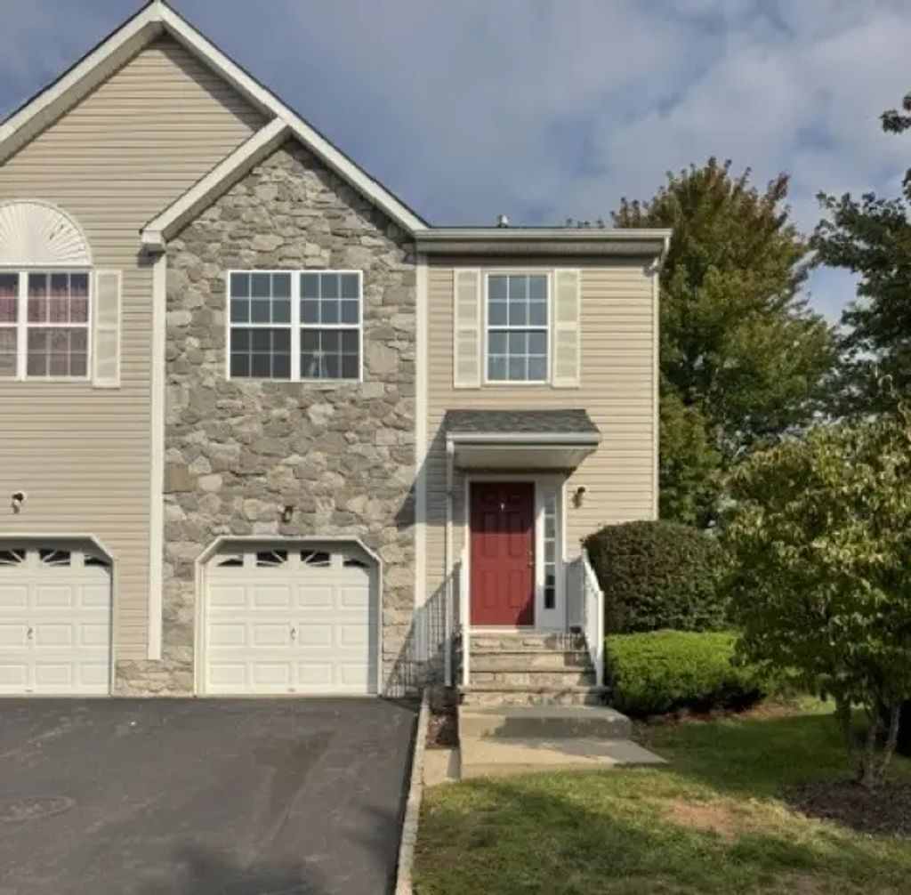 1 Dina Ln, Franklin Twp.