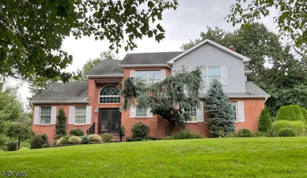 2 Lisa Ln, East Hanover Twp.