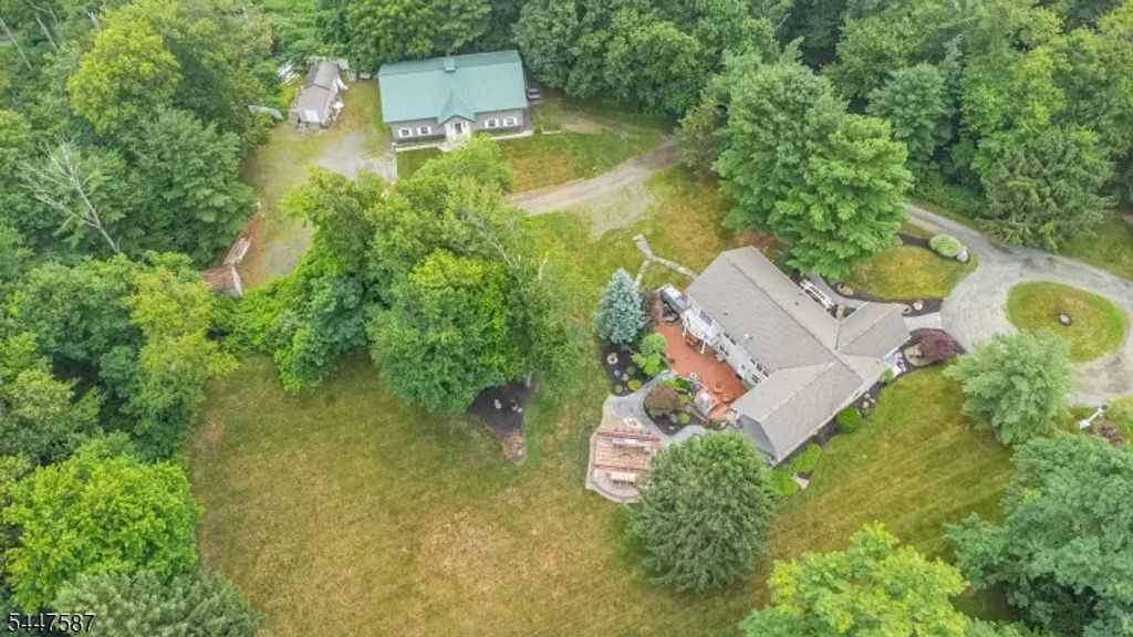 1 Evergreen Dr, Chester Twp.