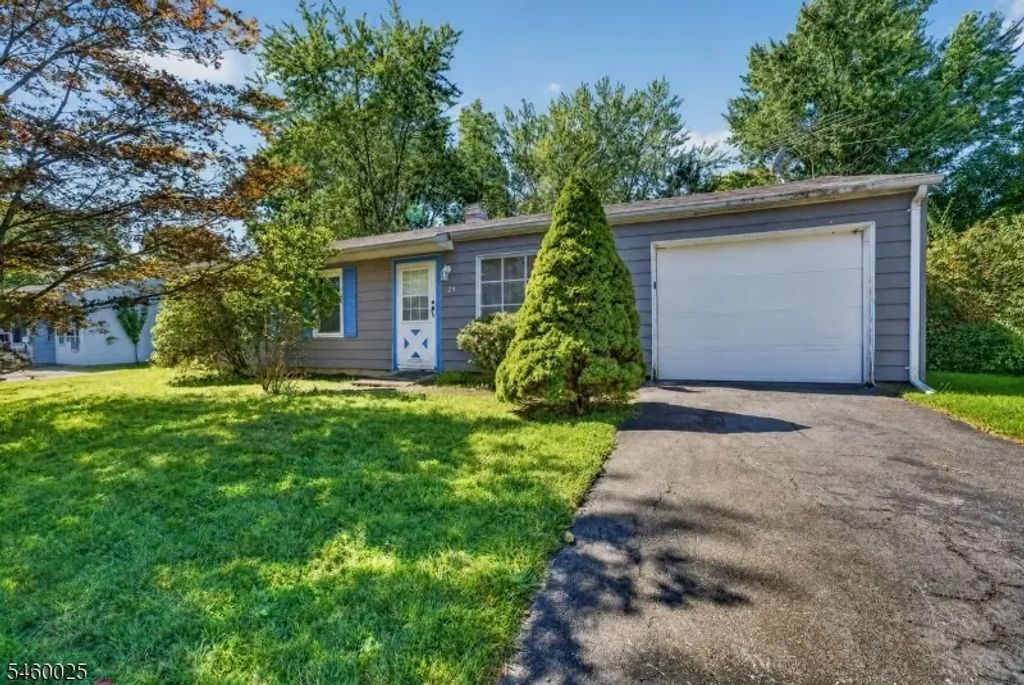 24 Presidential Dr, Washington Boro
