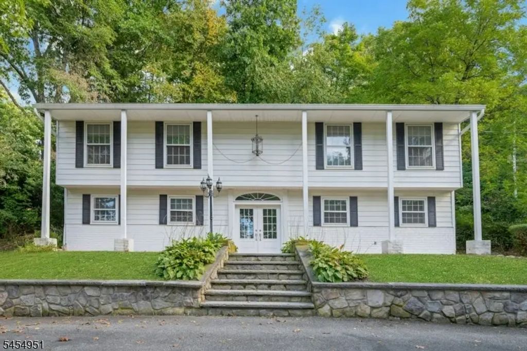 26 Scenic Dr, Hardyston Twp.