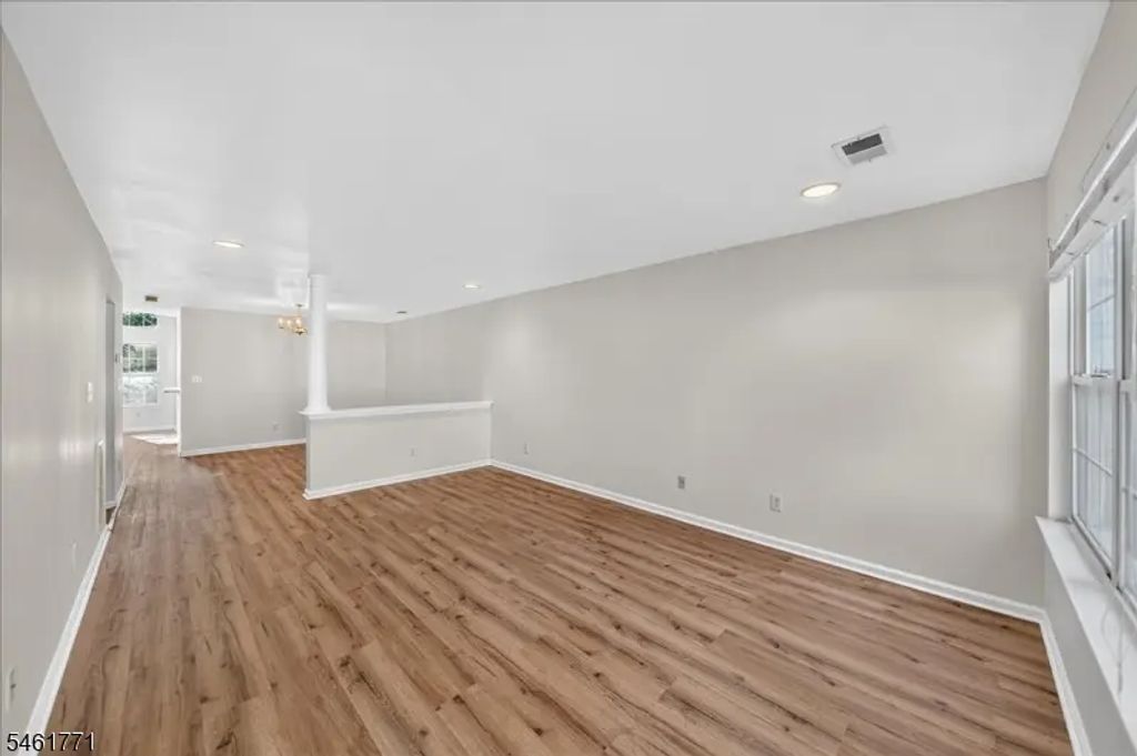 58 Windsong Cir, East Brunswick Twp.