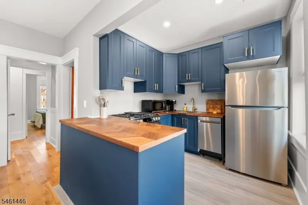 32 Willowdale Ave, Montclair Twp.