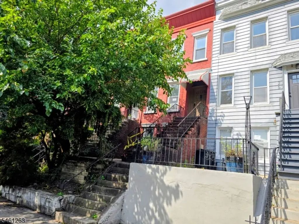 23 Whitman Ave, Jersey City