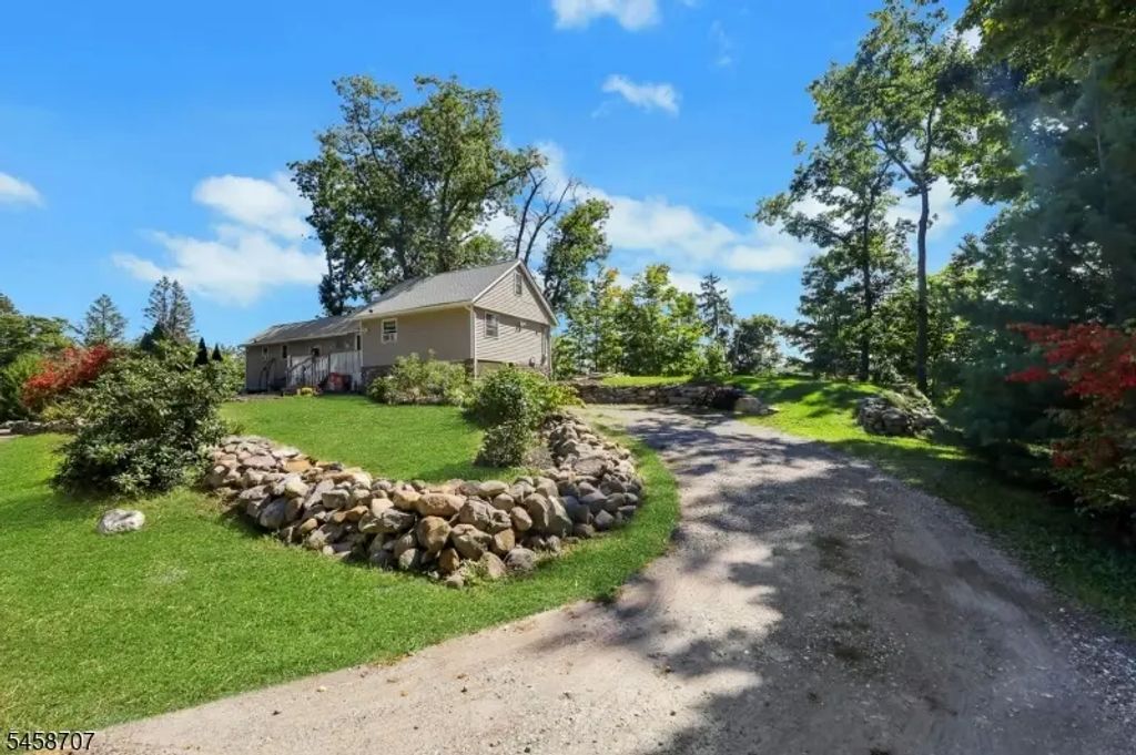 2 Kushaqua Trl, West Milford Twp.