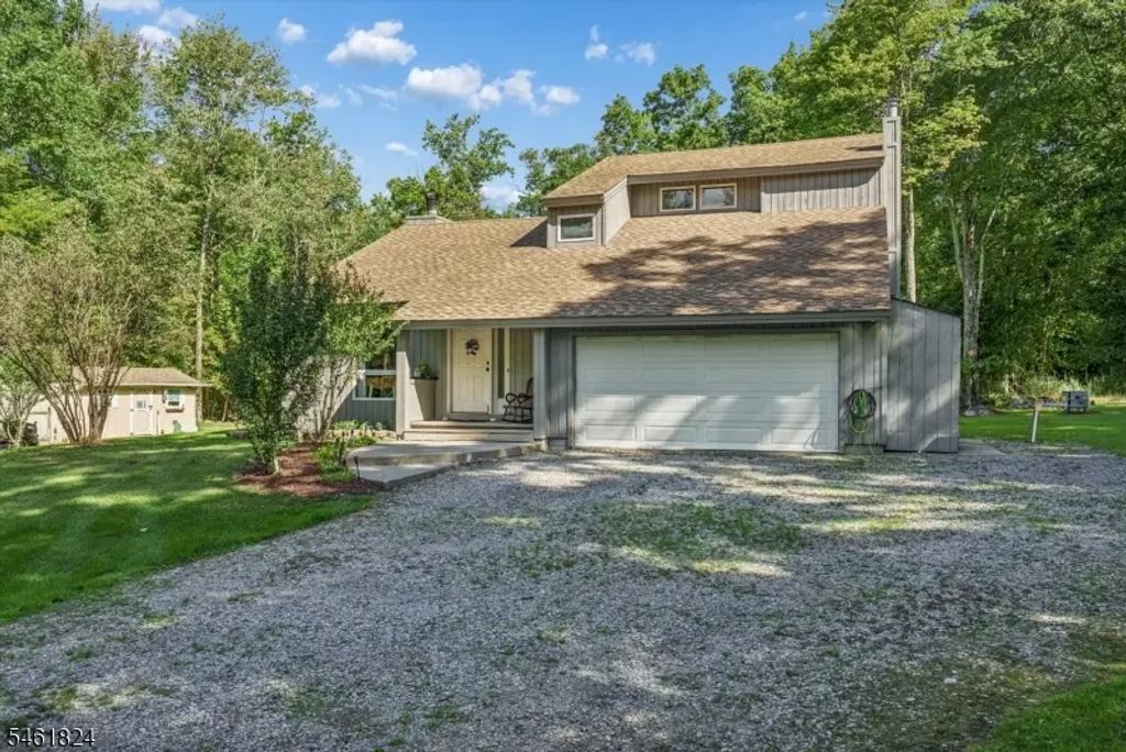 6 Lake Rd, Hampton Twp.