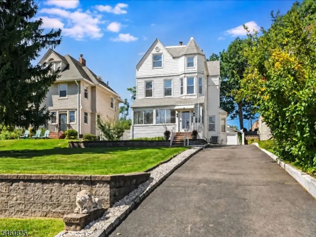 22 Forest St, Montclair Twp.
