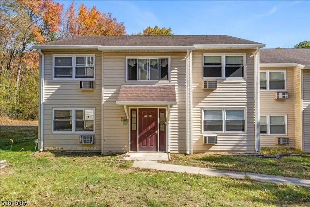 15 Pine St  Unit 21, Oxford Twp.