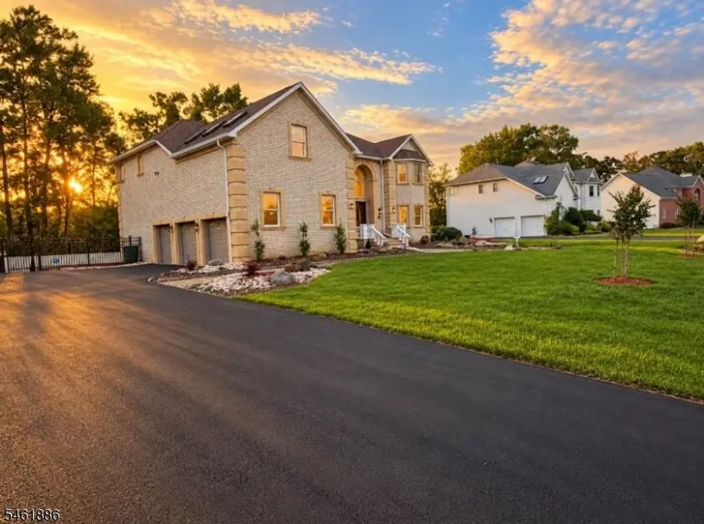 10 Yellowstone Dr, Old Bridge Twp.