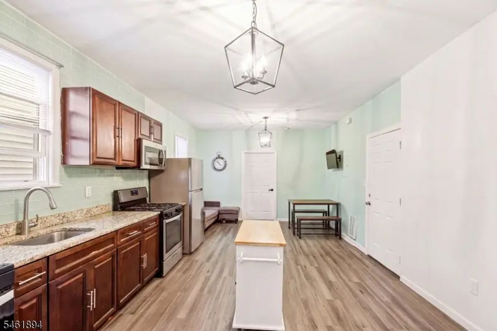 187 2nd St, Newark City