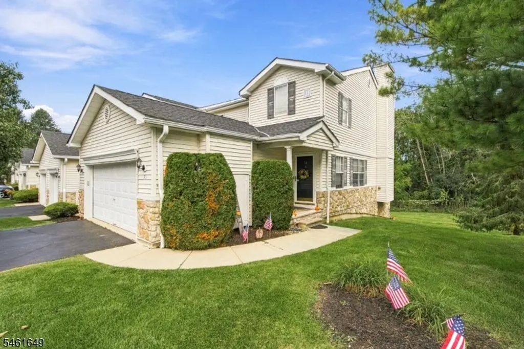 51 Lakeview Dr, Hamburg Boro