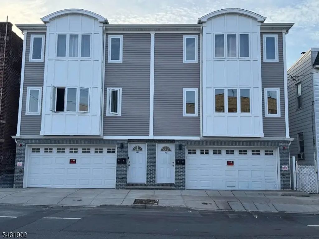 562 N 11th St, Newark City