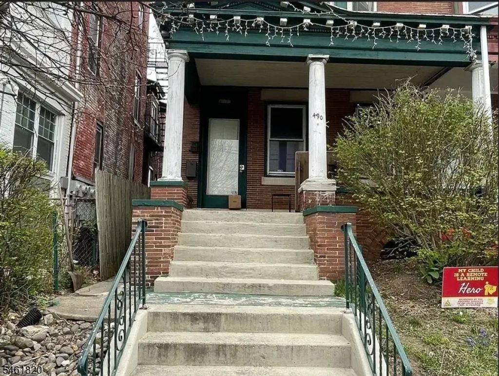 490 W State St, Trenton City