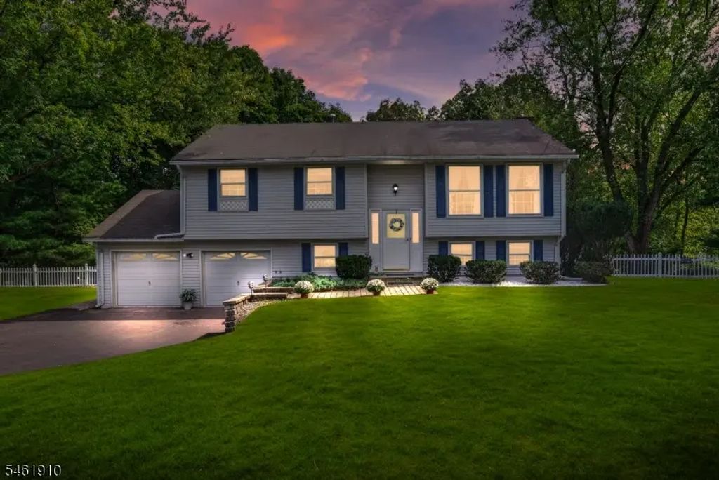 6 Redwood Dr, Clinton Twp.