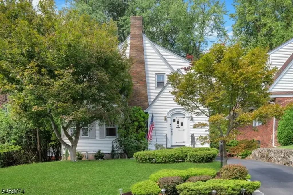9 Sherwood Pl, West Orange Twp.