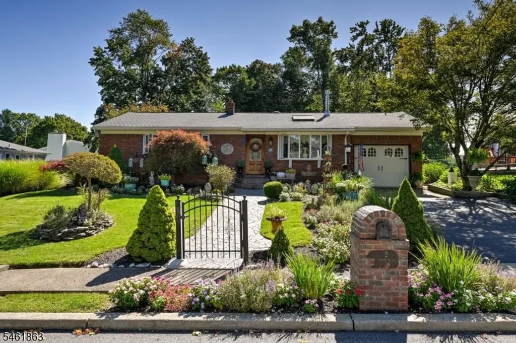 2 Armstrong Dr, Jefferson Twp.