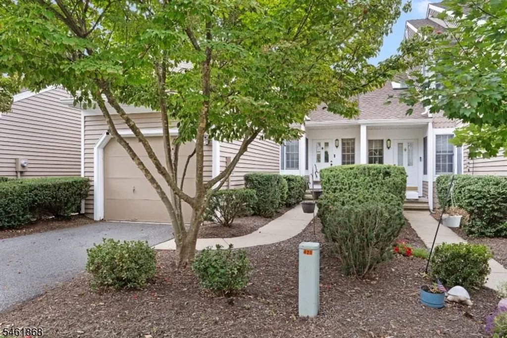 16 Stone Edge Rd, Bedminster Twp.
