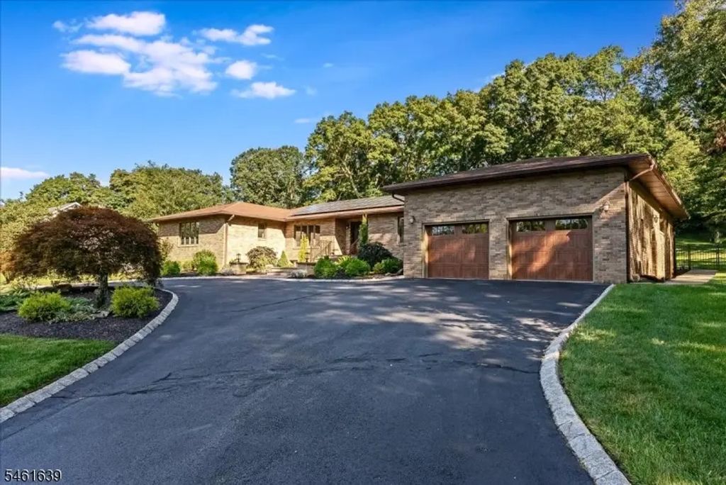 34 W Grover St, Mount Olive Twp.