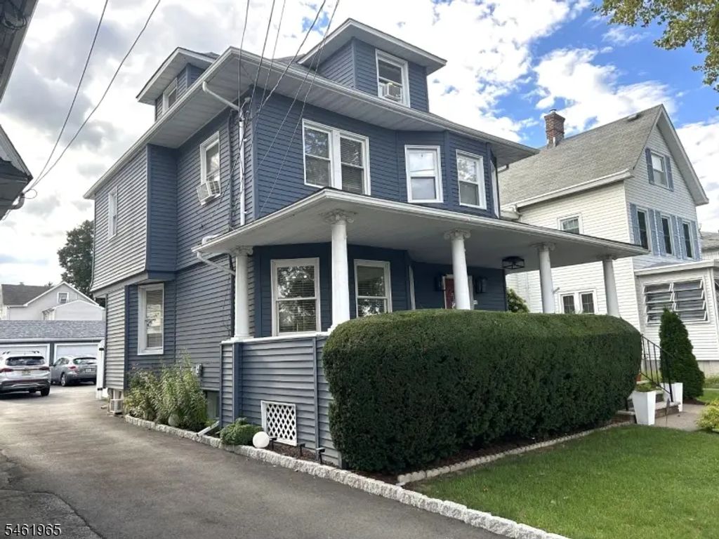 14 Spruce St, Bloomfield Twp.