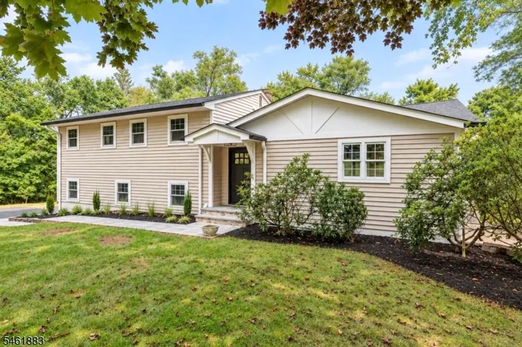 157 Circle Dr, Long Hill Twp.