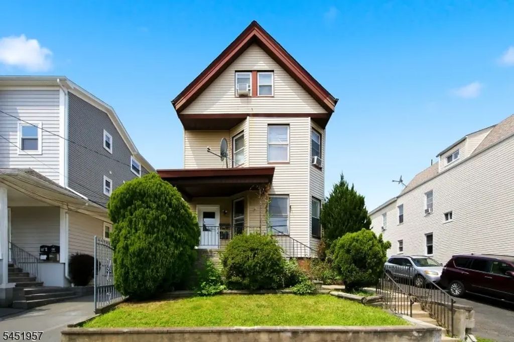 39 La France Ave, Bloomfield Twp.