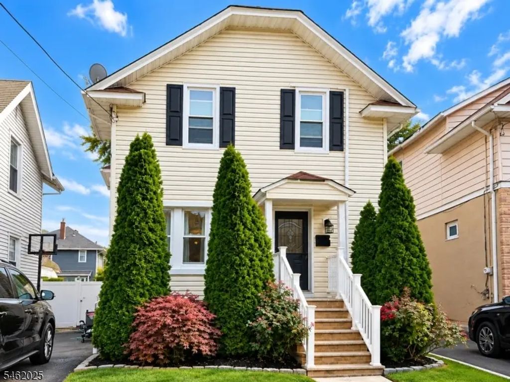 555 E Maple Ave, Woodbridge Twp.