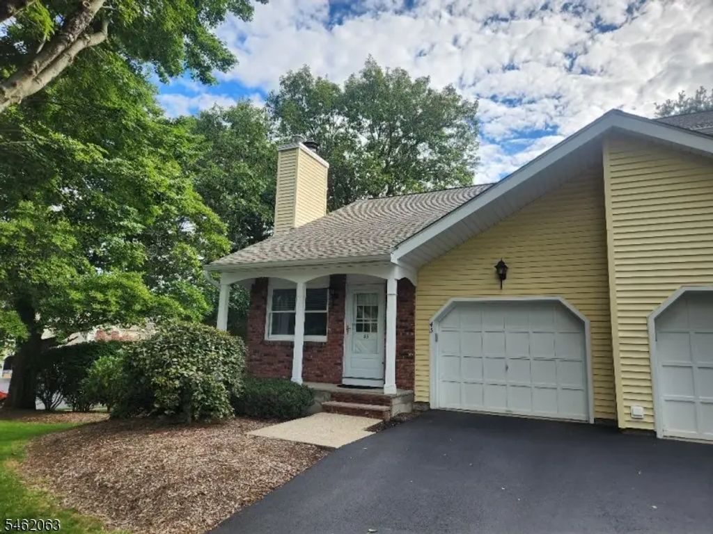 45 Bridle Way, Sparta Twp.