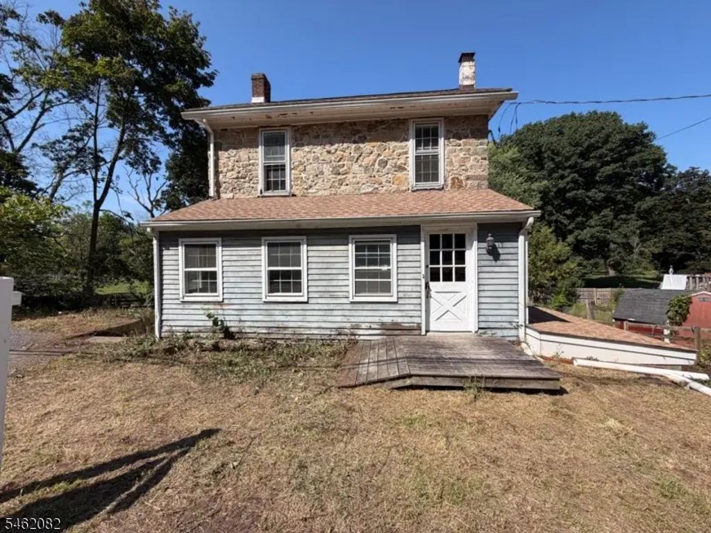 17 Musconetcong River Rd, Lebanon Twp.