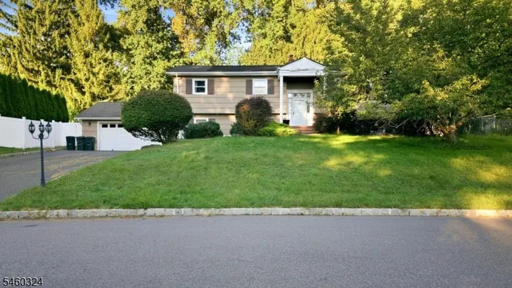 10 Rosemere Ave, West Caldwell Twp.