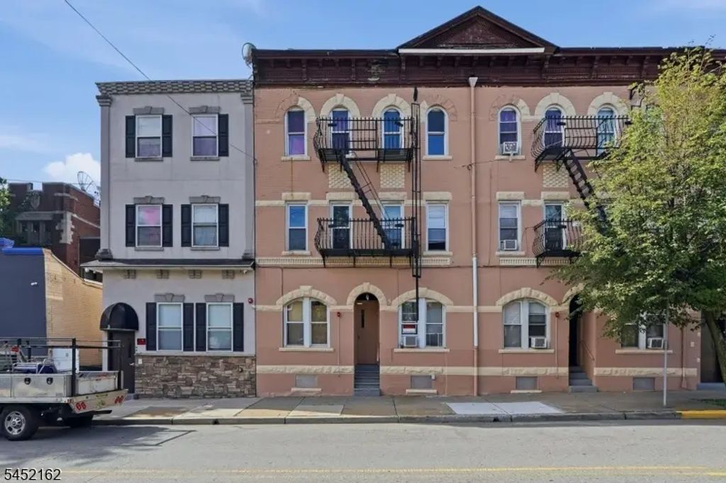 5 Monroe St, Passaic City