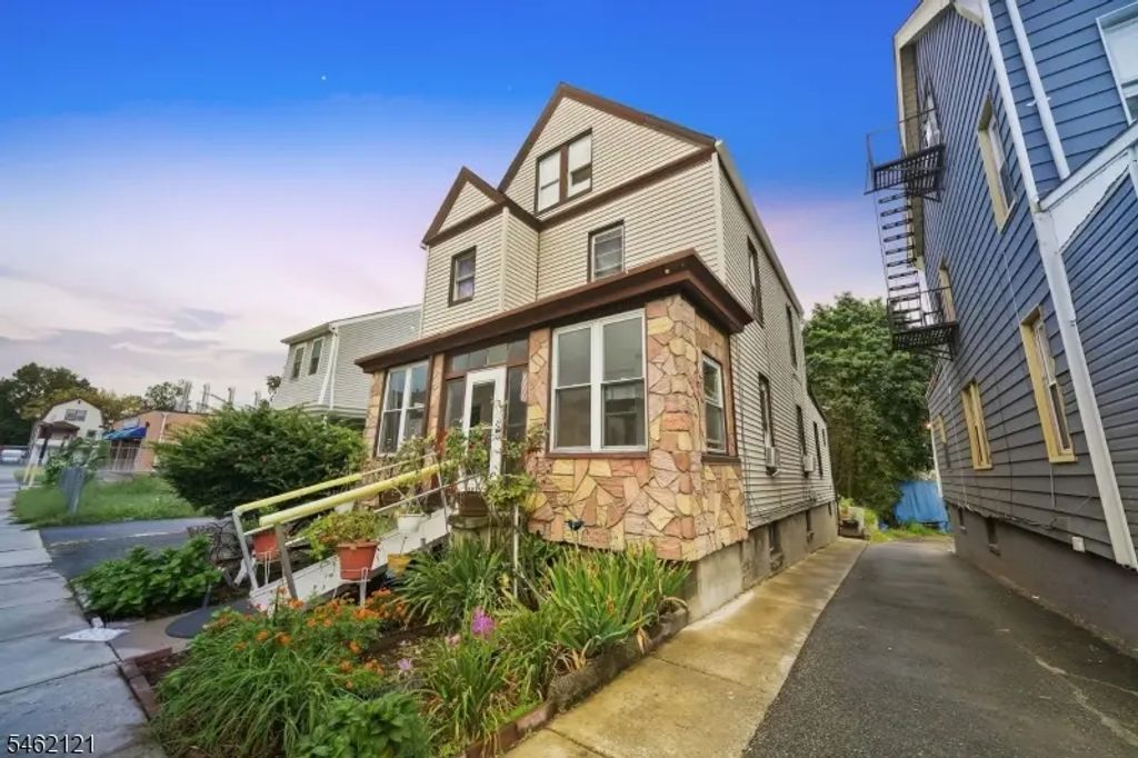 280 Lincoln St, East Orange City