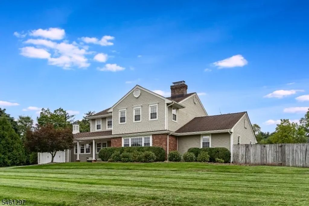 24 Pottersville Rd, Peapack Gladstone Boro