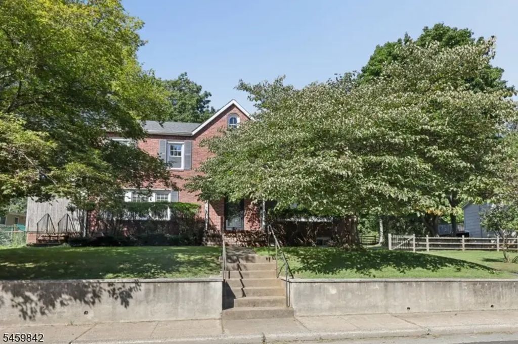 166 Crescent Ave, Waldwick Boro