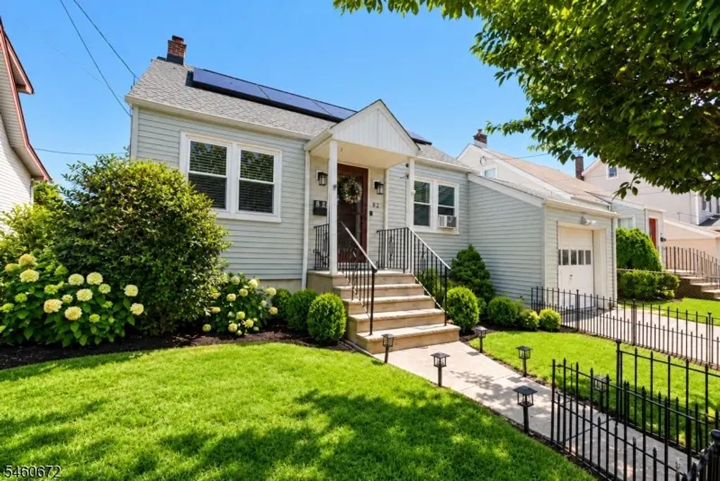 82 Perry St, Belleville Twp.