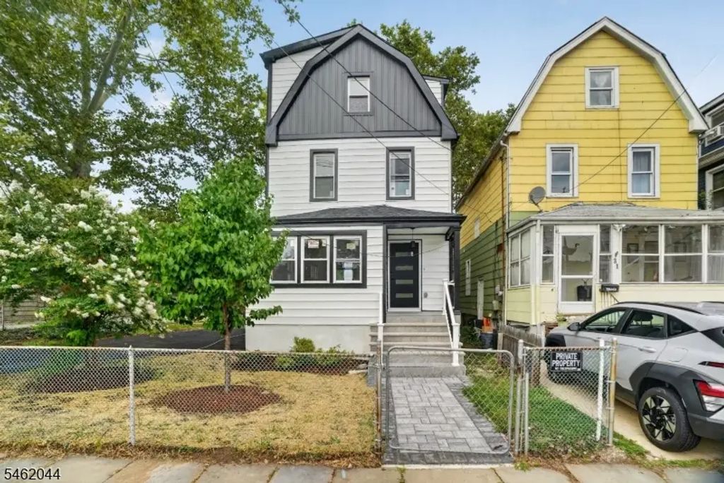 33 Race St, Bloomfield Twp.