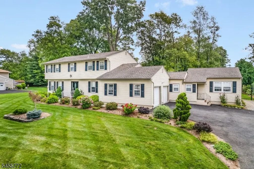 6 Selmar Ter, East Hanover Twp.